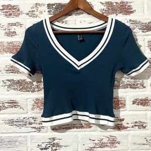 Forever 21 Top Varsity Tee Cropped V Neck Ribbed Navy White Trim Juniors Size L
